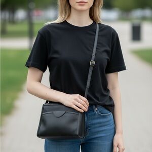 Vintage Cornell Navy Pebbled Leather Crossbody Bag Minimalist Classic Structured